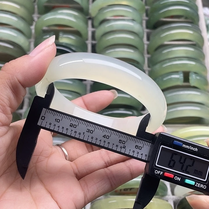 蛇纹石玉未镶嵌手镯167