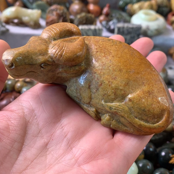 未镶嵌岫岩河磨玉（透闪石质玉）把件