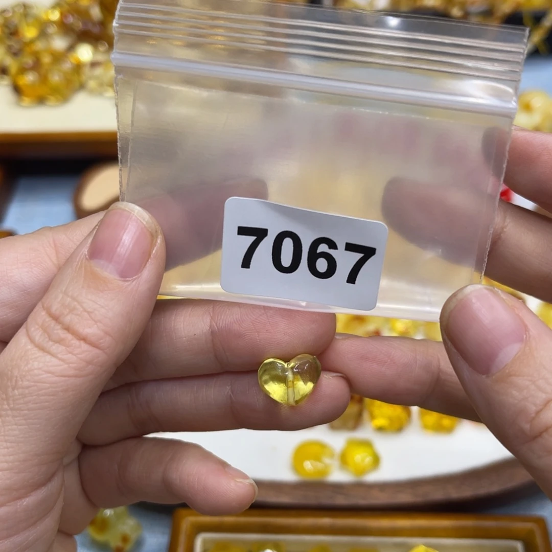 琥珀珠宝奇石未镶嵌