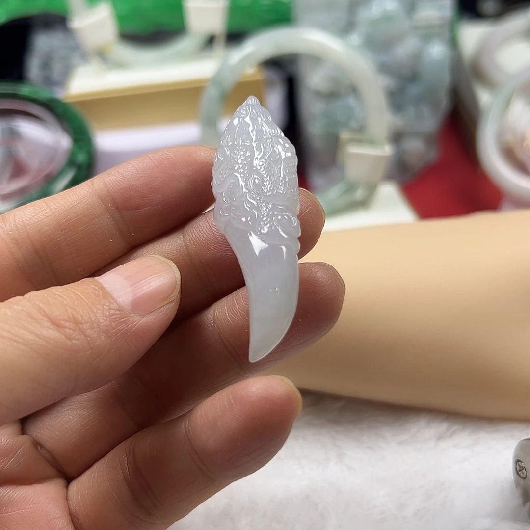 颈饰未镶嵌翡翠缅甸天然A货翡翠龙牙