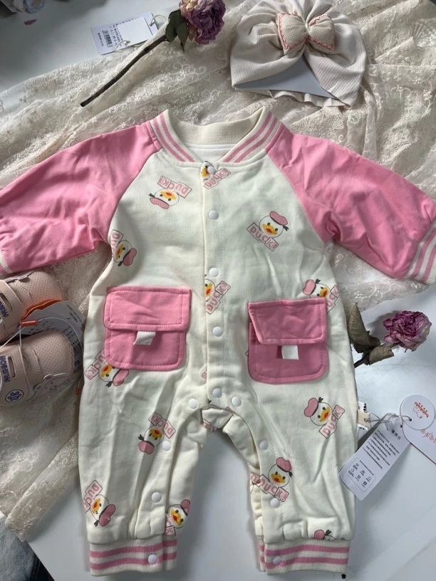 女宝宝粉色小熊连体衣