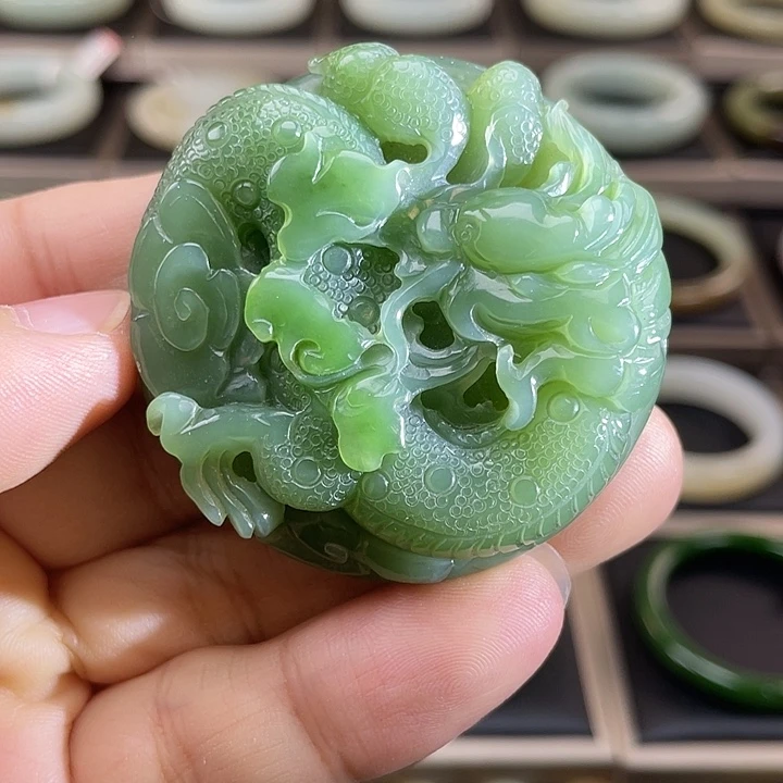 和田玉（碧玉）未镶嵌颈饰龙腾盛世（粉青粉绿）