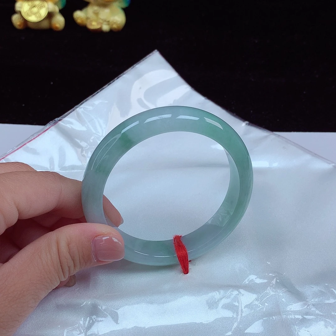 翡翠手镯未镶嵌圈口57