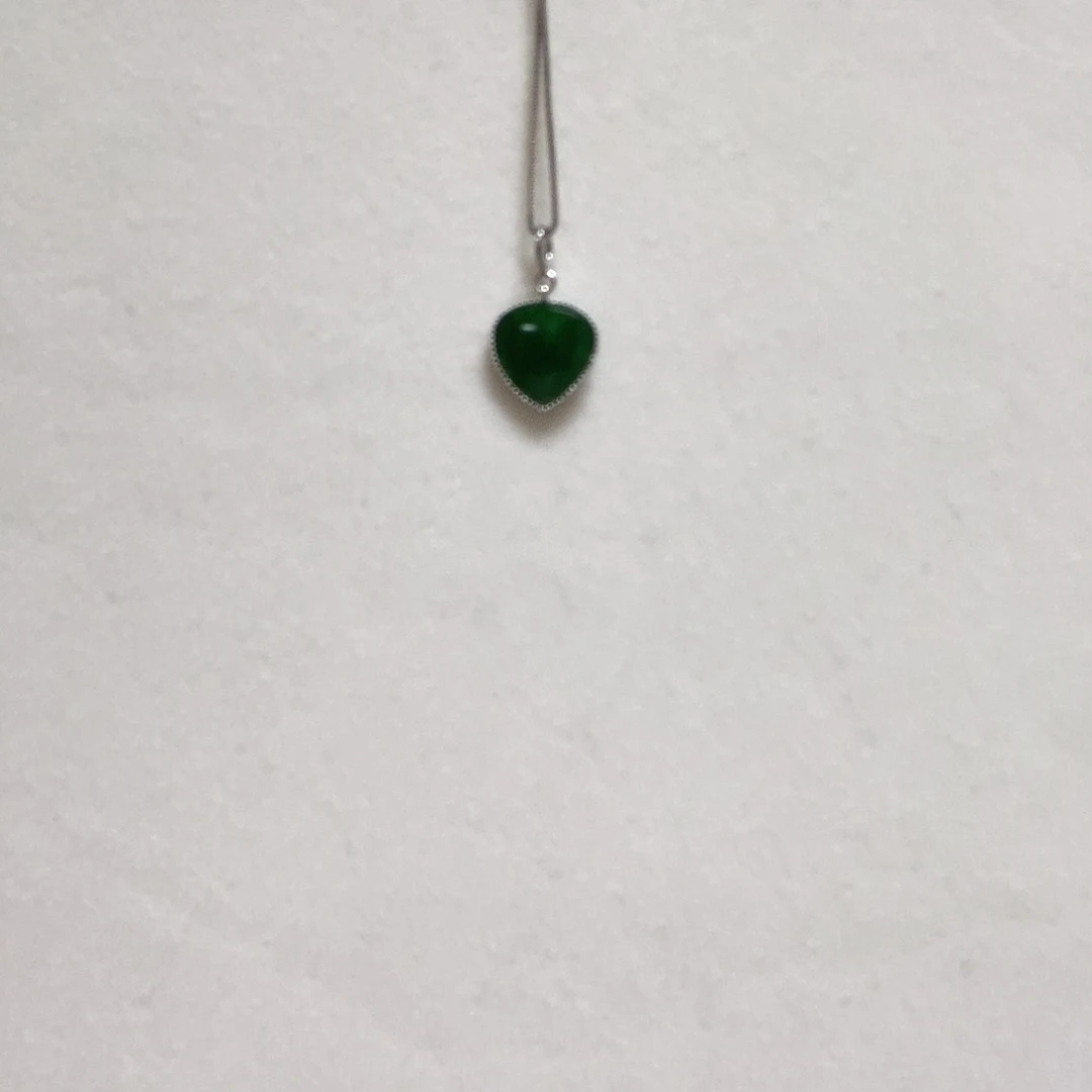 翡翠颈饰18K金镶嵌简单