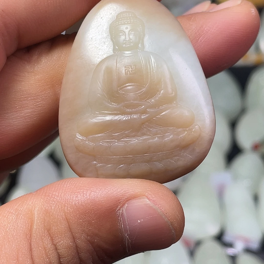 颈饰未镶嵌和田玉吊坠