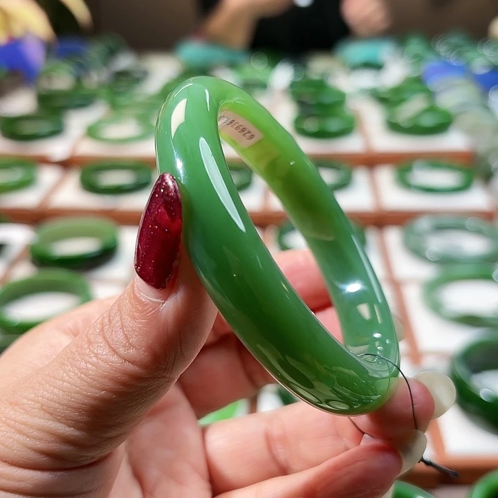 未镶嵌手镯和田玉（碧玉）千**转