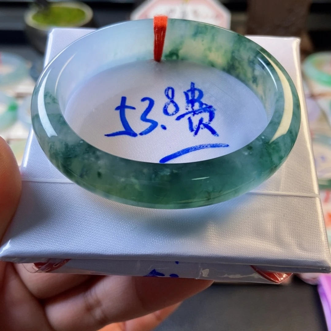 翡翠未镶嵌手镯31冰透飘花贵妃