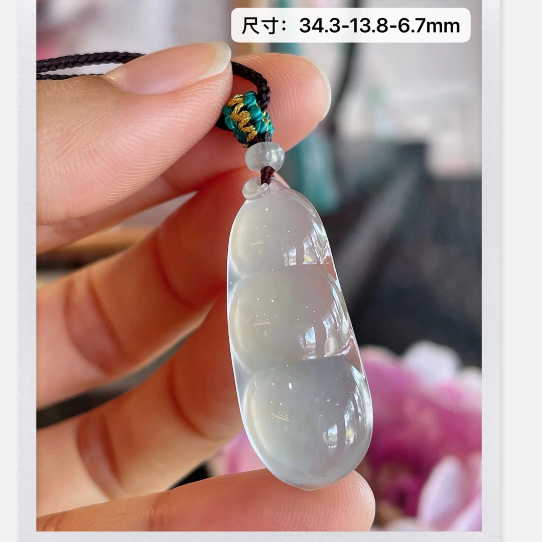 高冰起胶淡黄底翡翠葫芦吊坠