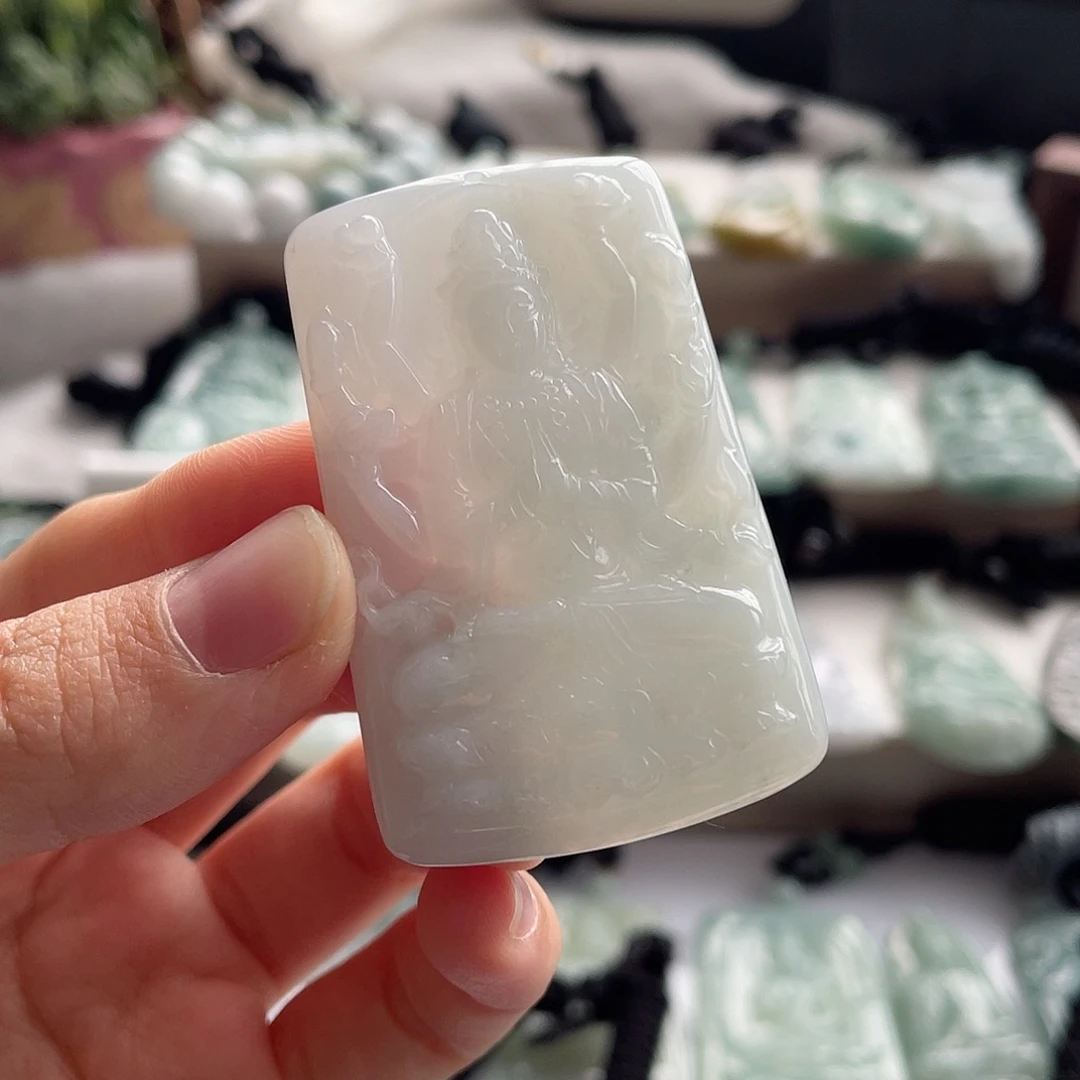 翡翠未镶嵌颈饰千手观音