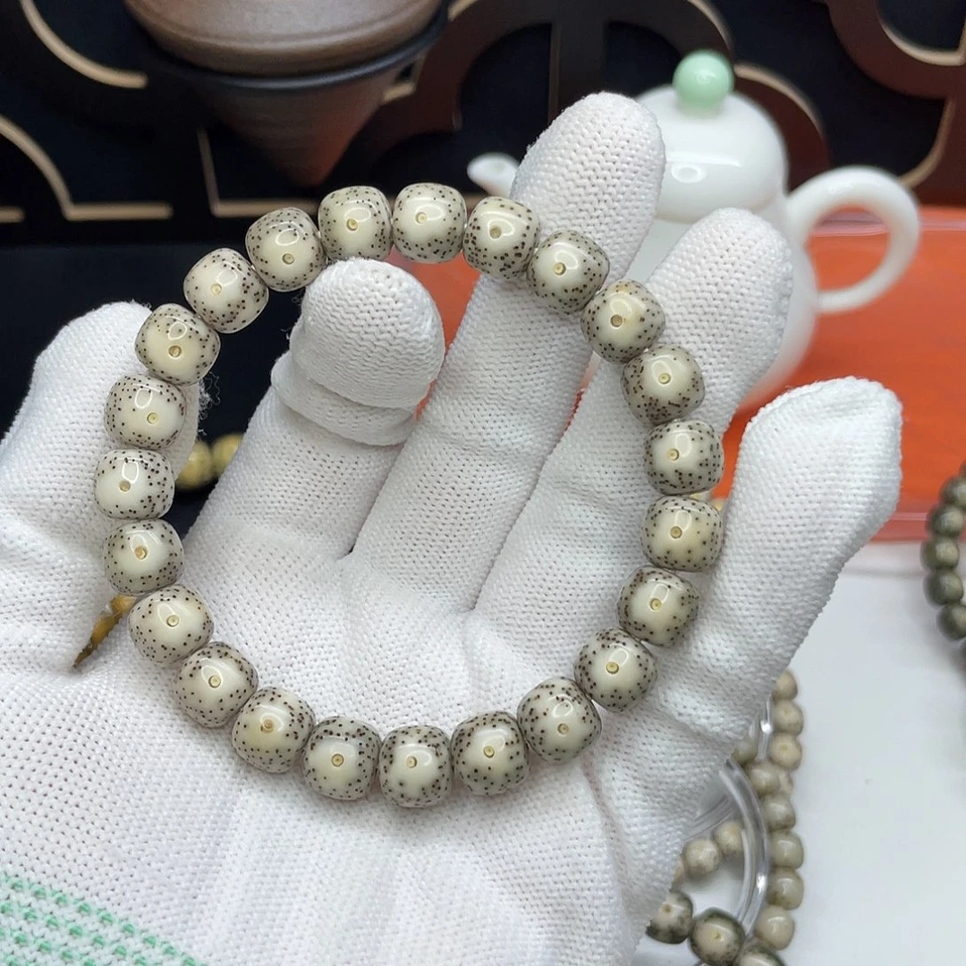 星月菩提吊坠29。10/9骨瓷白黄金瞳