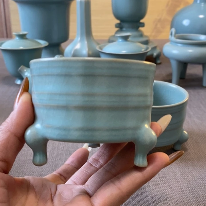 瓷片三足遵暇一一一一一一一