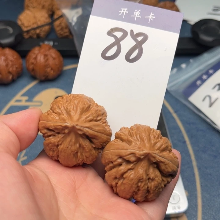 吊坠文玩核桃两***头霸王龙 40全品 88