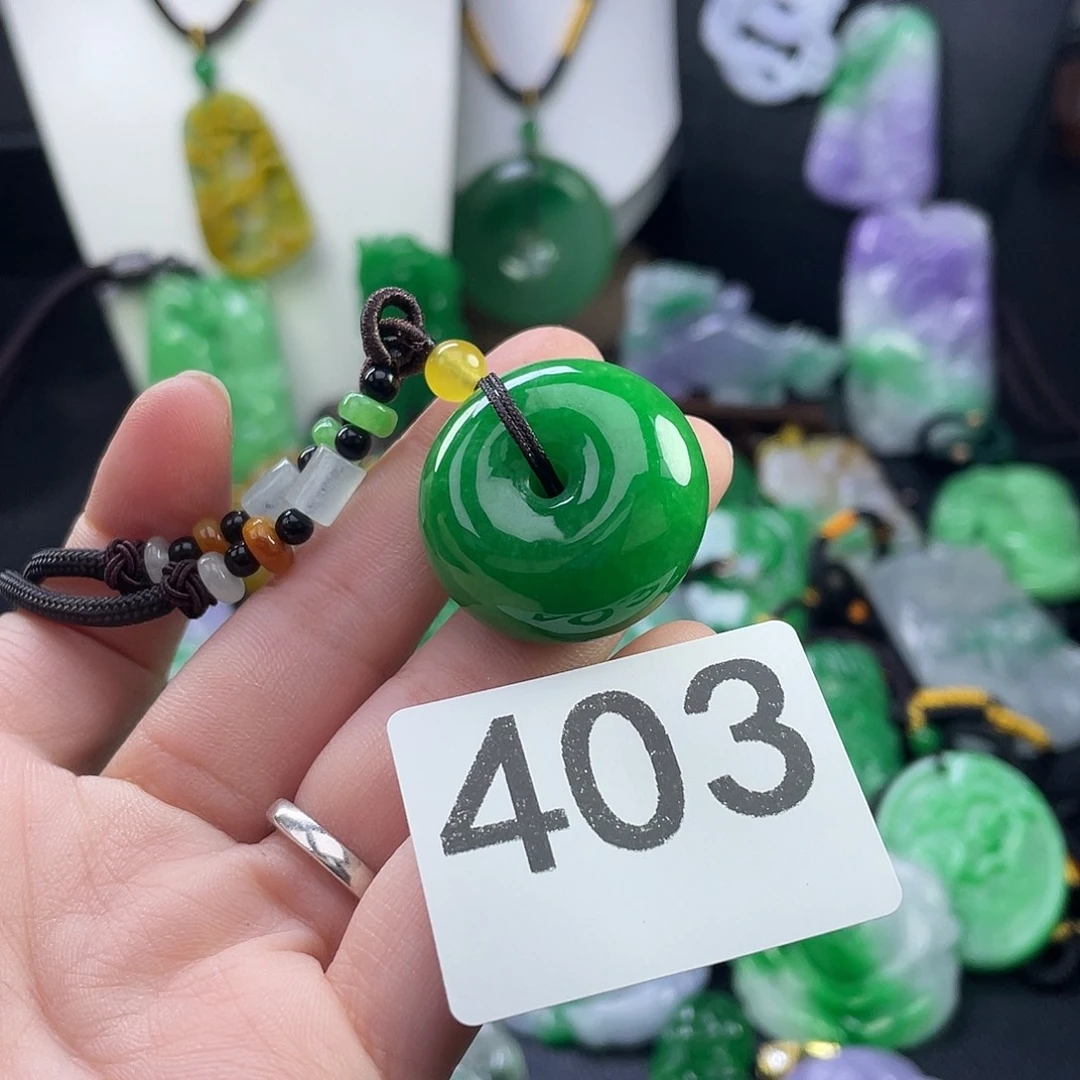 翡翠未镶嵌吊坠(赠链)