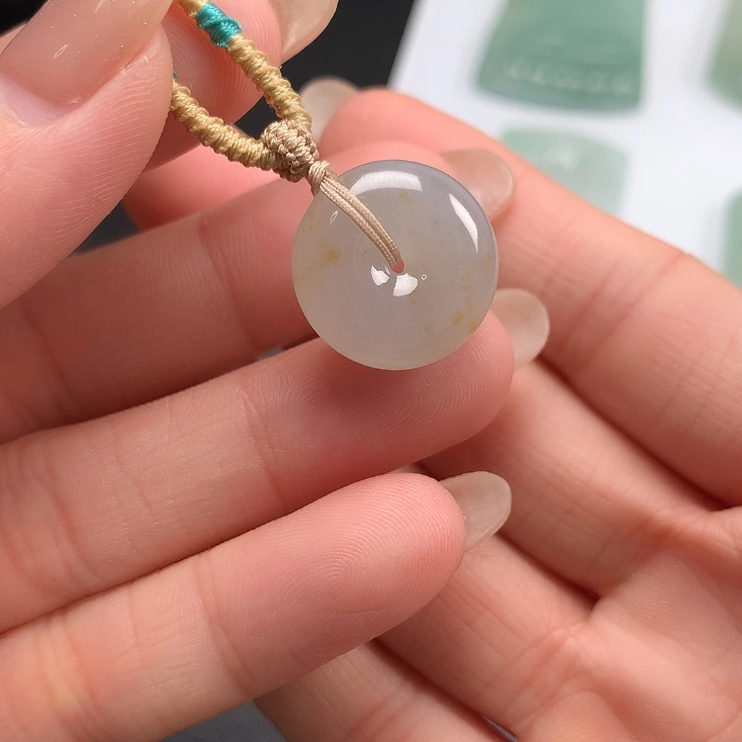 翡翠未镶嵌颈饰平安扣