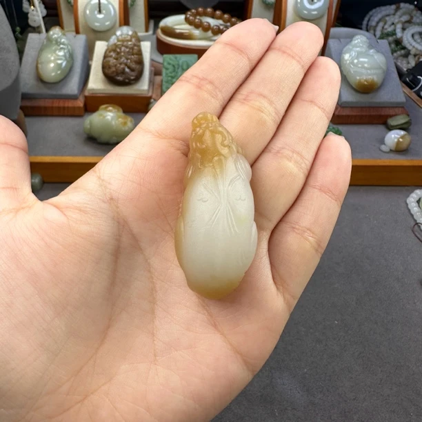 和田玉貔貅吊坠颈饰