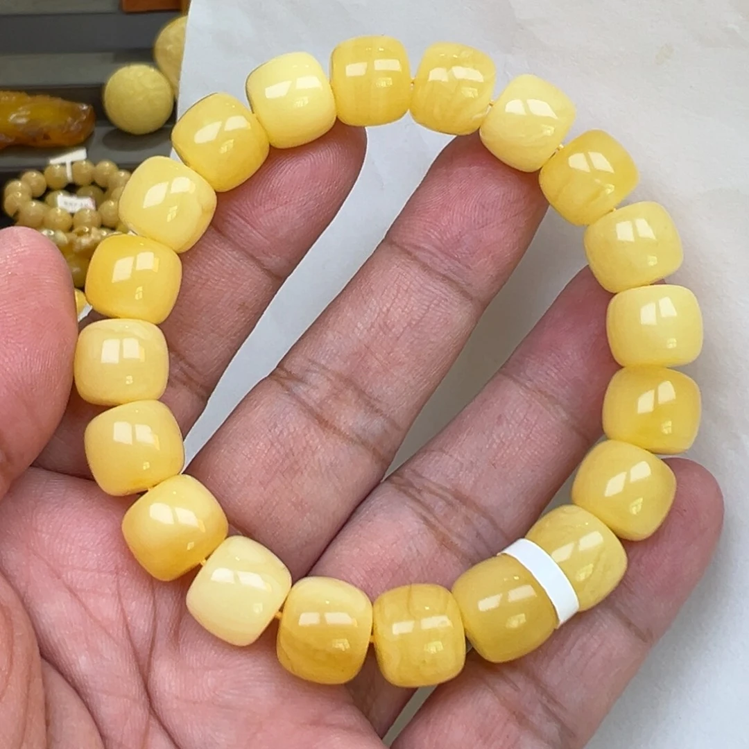 蜜蜡未镶嵌裸石11.7加19.41克