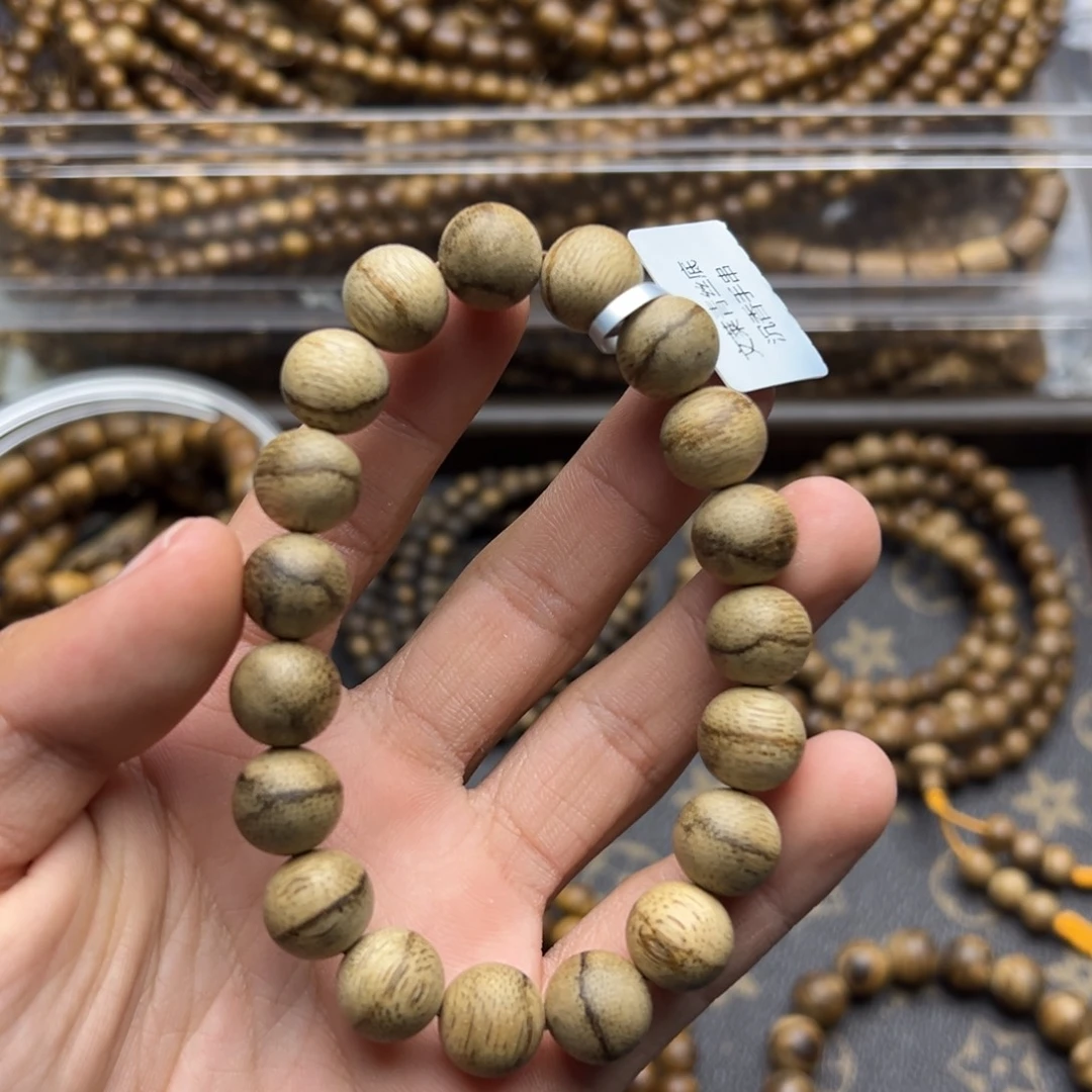 沉香手串文莱绿底1.1/8克➕圆珠单圈