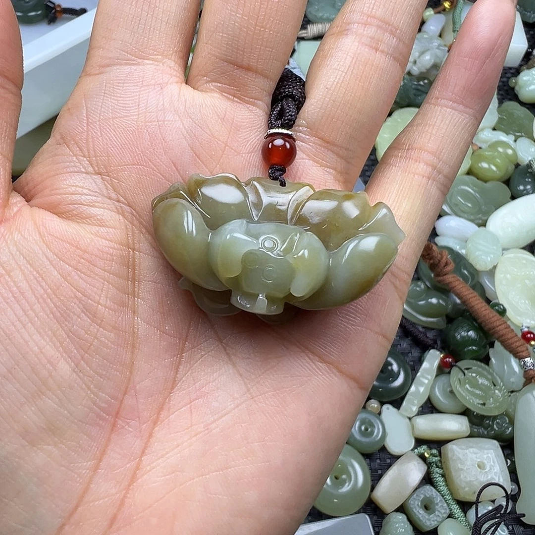 和田玉未镶嵌颈饰卡44.3