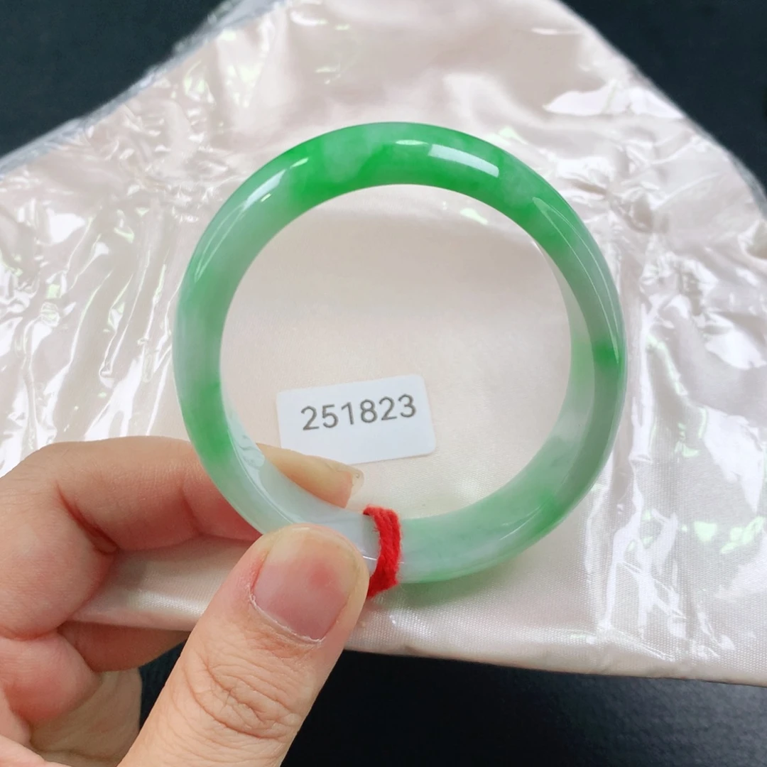 翡翠手镯（贵妃镯）未镶嵌03。