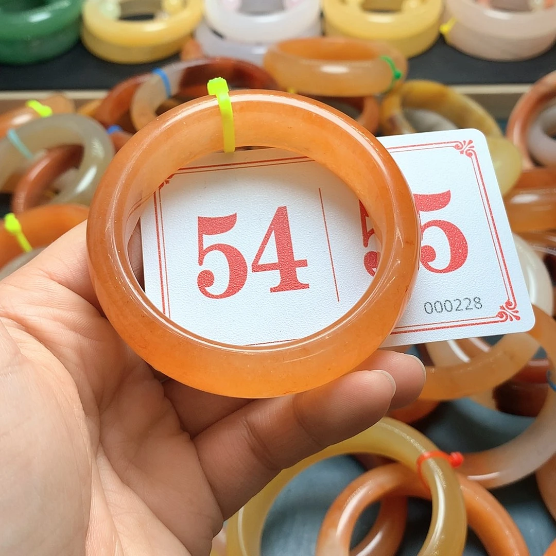 未镶嵌石英质玉（黄龙玉）手镯