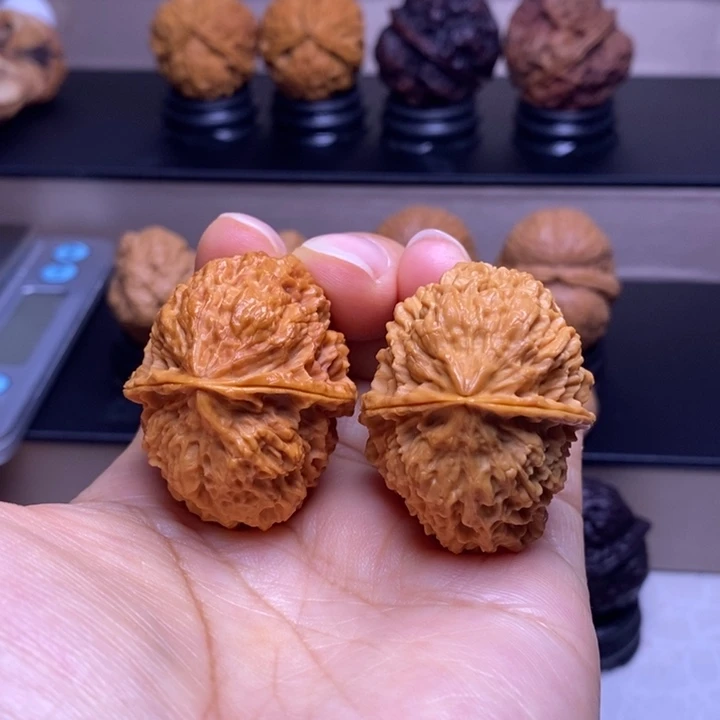 文玩核桃把件珊瑚石74