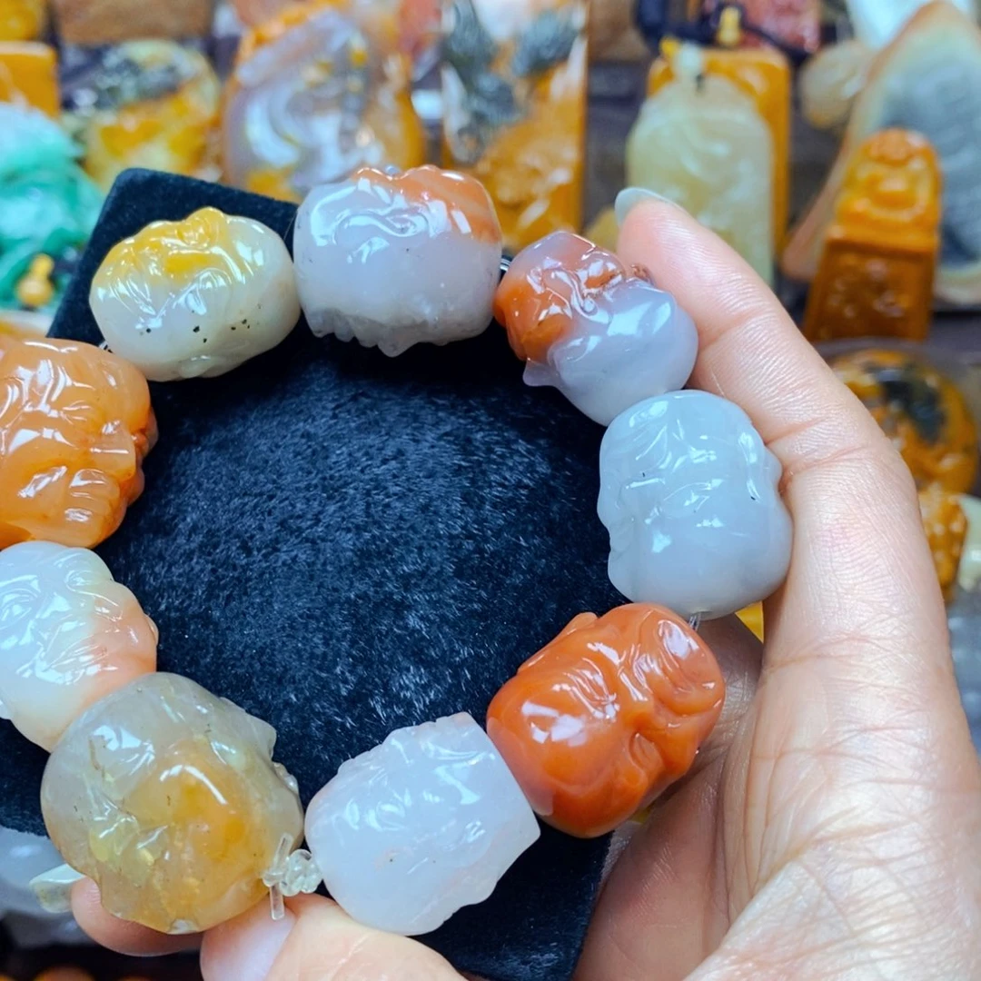 未镶嵌石英质玉（黄龙玉）颈饰