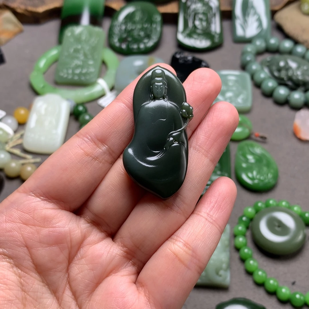 和田玉未镶嵌颈饰