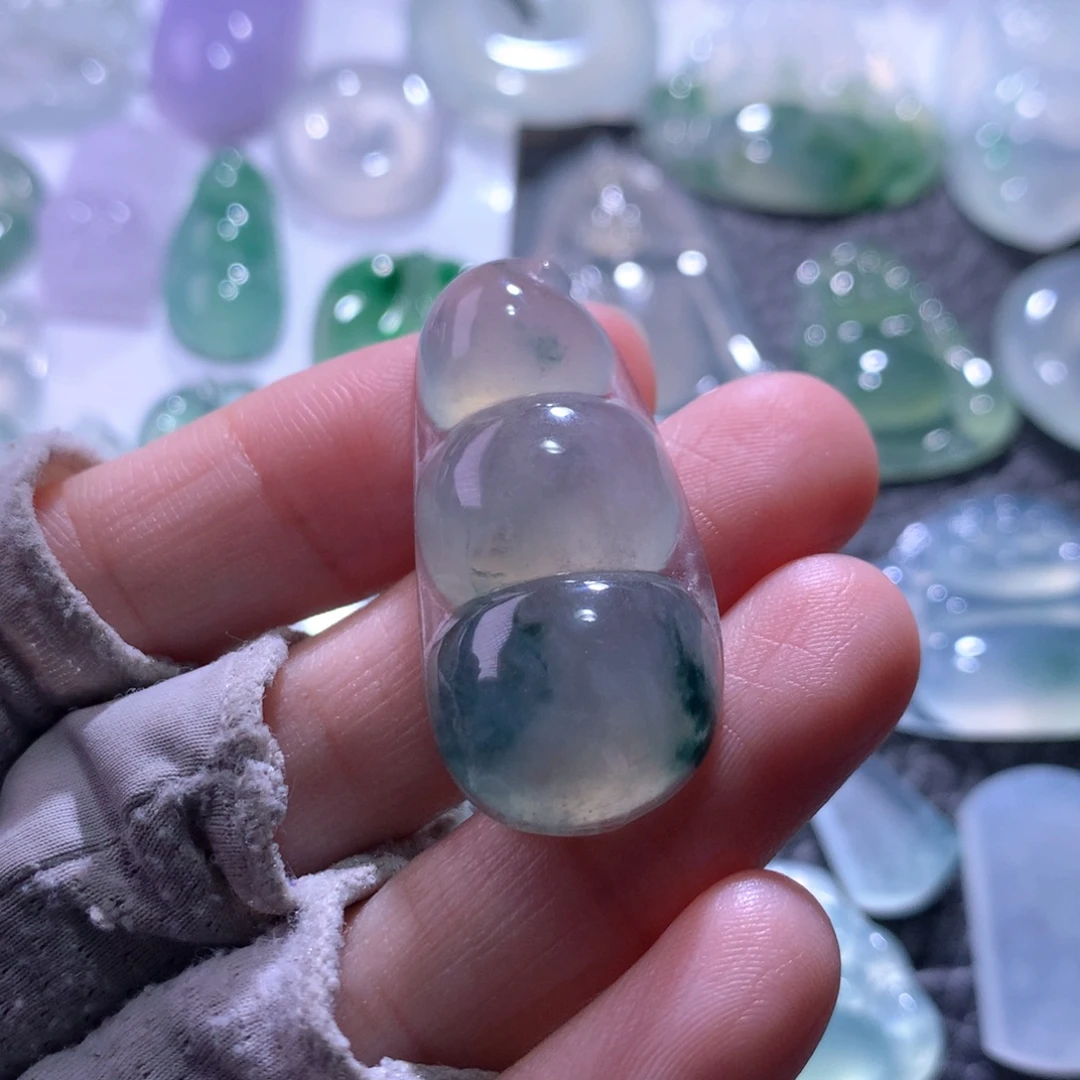 翡翠未镶嵌颈饰豆