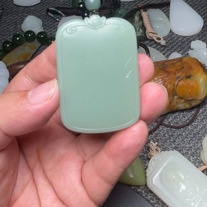 香***饭和田玉未镶嵌颈饰