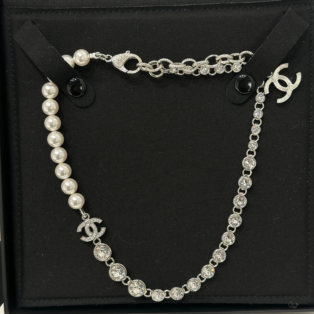 全新未使用 Chanel/香奈儿 钻拼珍珠 满钻双C 项链 choker