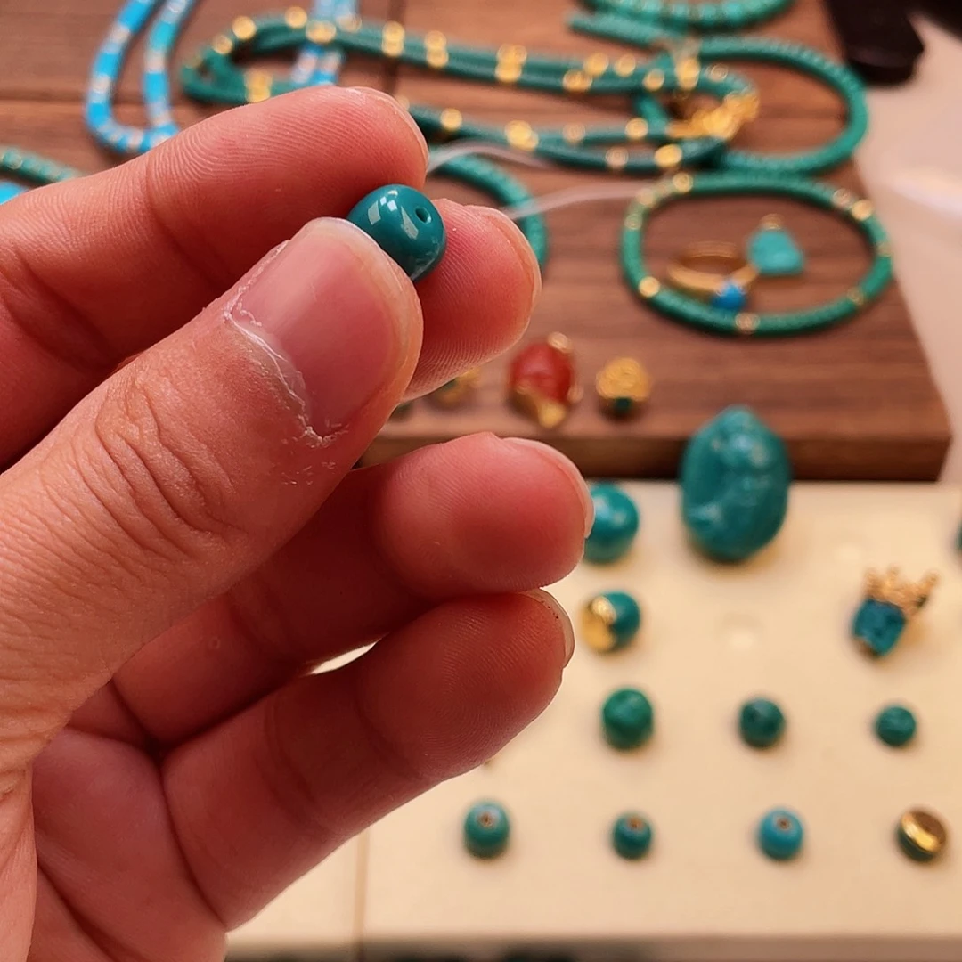 绿松石颈饰未镶嵌