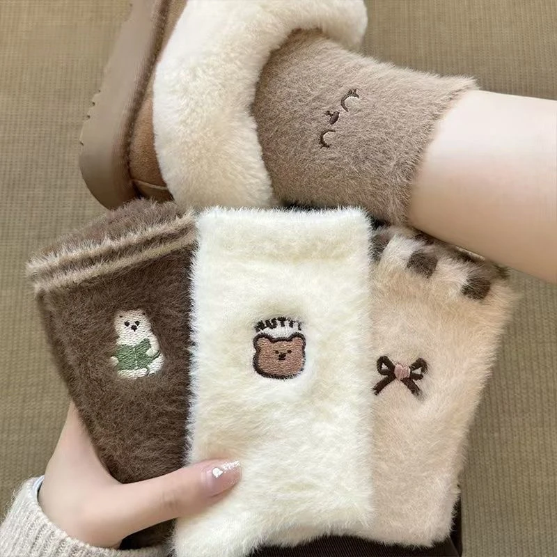 【宝贝】可爱毛绒袜子女中筒袜秋冬款保暖加绒加厚提花睡眠地板长袜