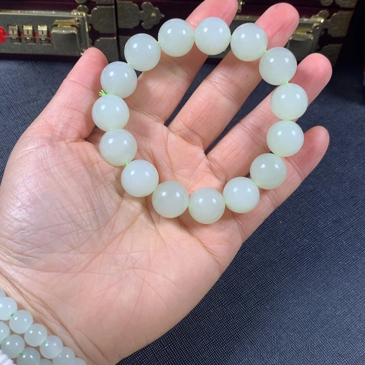 晨***曦和田玉未镶嵌手串