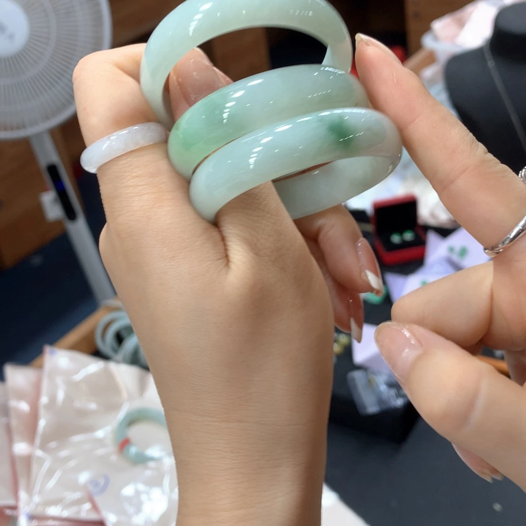 未镶嵌手镯翡翠多样性发1