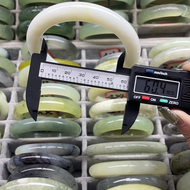 蛇纹石玉未镶嵌手镯421