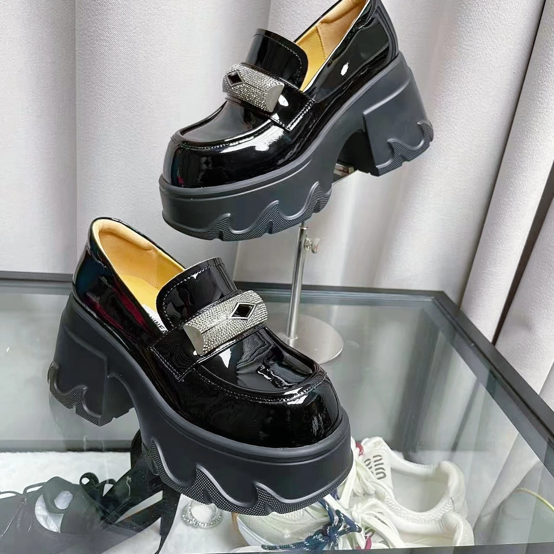 OYINEAR秋冬圆头超高跟学院风乐福鞋闪钻饰扣时尚单鞋女透气百搭