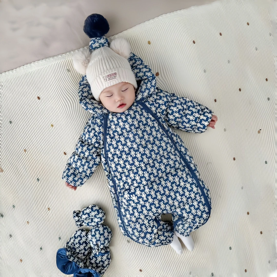 婴儿衣服冬季羽绒服01岁男女轻薄保暖外出抱衣新生儿冬装连体爬服