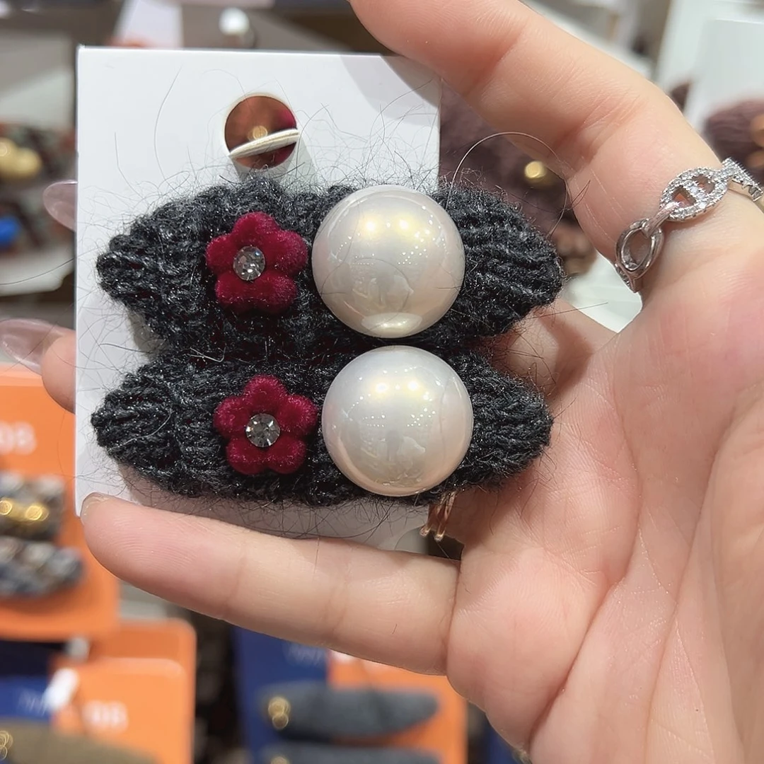 皮质铁合金深灰色珠珠鸭夹