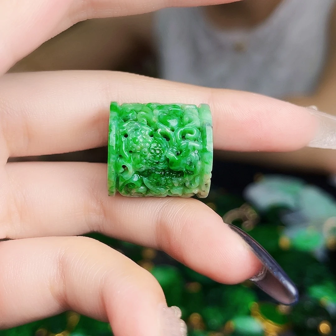 颈饰未镶嵌翡翠多样性