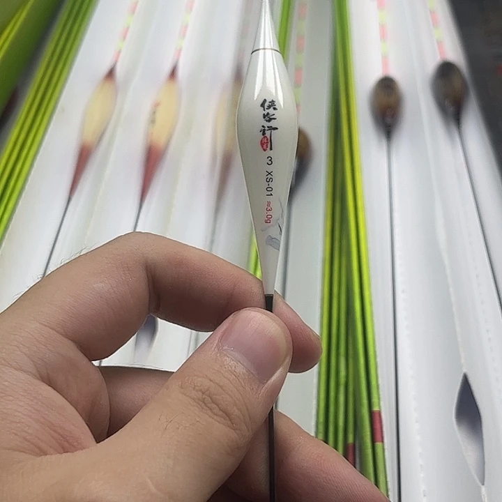 复合材质侠客行3.0克咬钩变色1支