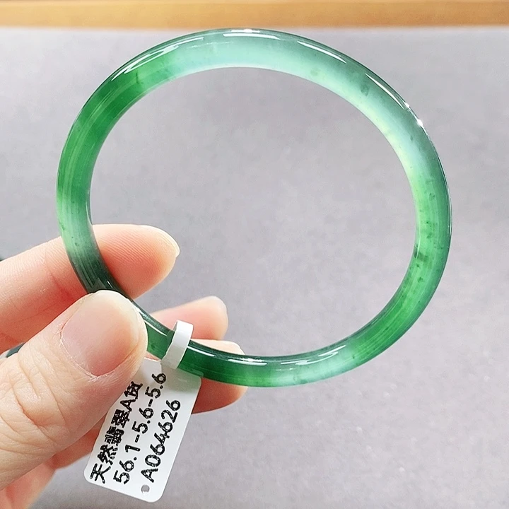 翡翠未镶嵌手镯（圆镯）