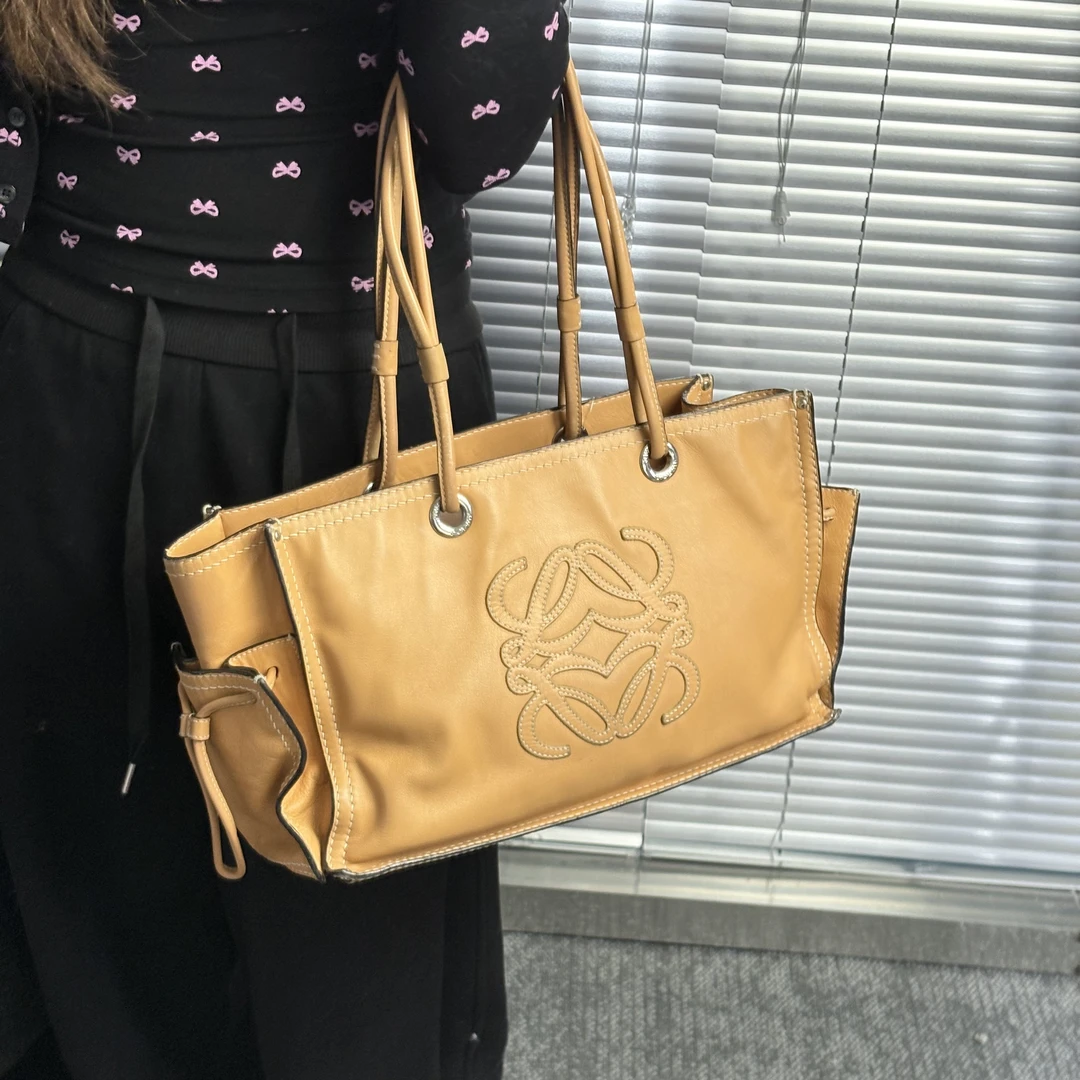 95新 LOEWE/罗意威 奶茶色单肩沙滩包 sq
