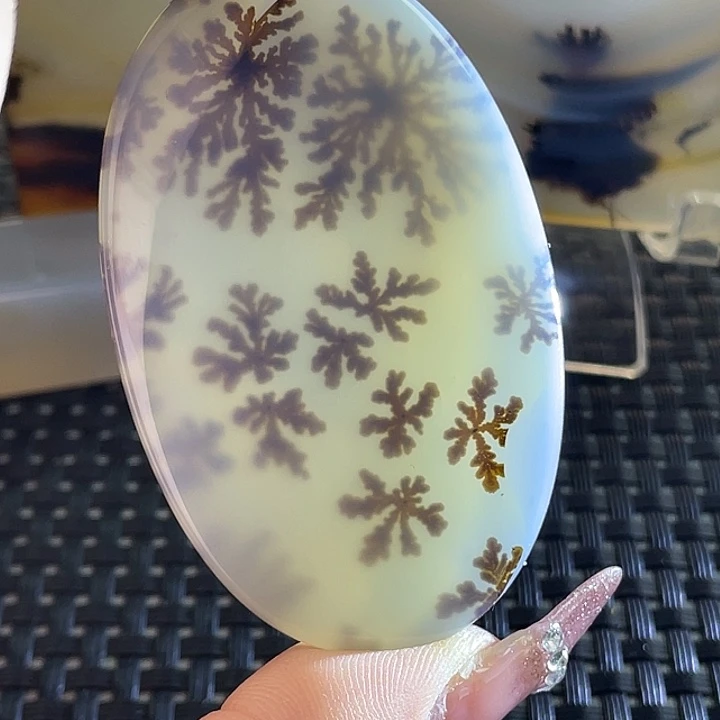 坐***起玛瑙/玉髓未镶嵌颈饰
