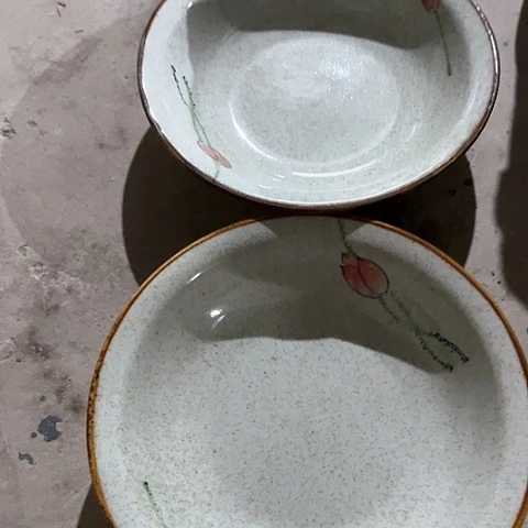 微瑕，不能明火，口径21高4，2个深盘