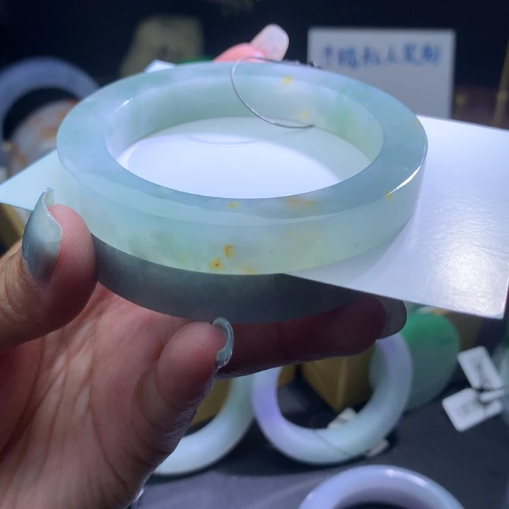 定制翡翠未镶嵌翡翠手镯