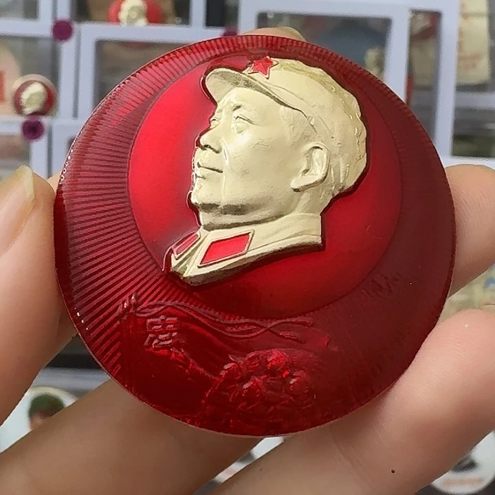 国***柱其他普通金属红色收藏纪念章