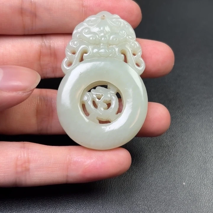 龙****和田玉未镶嵌挂件