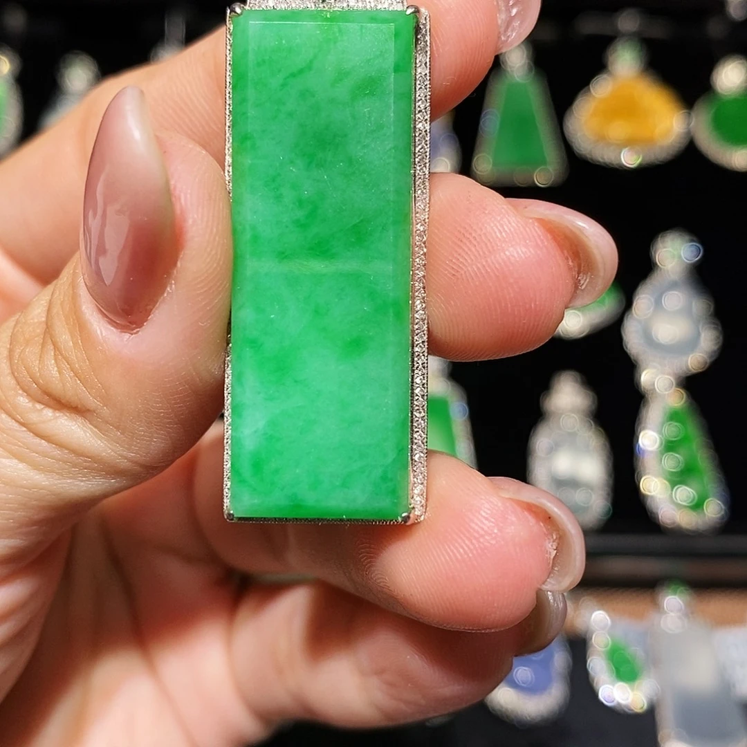 翡翠未镶嵌颈饰吊坠