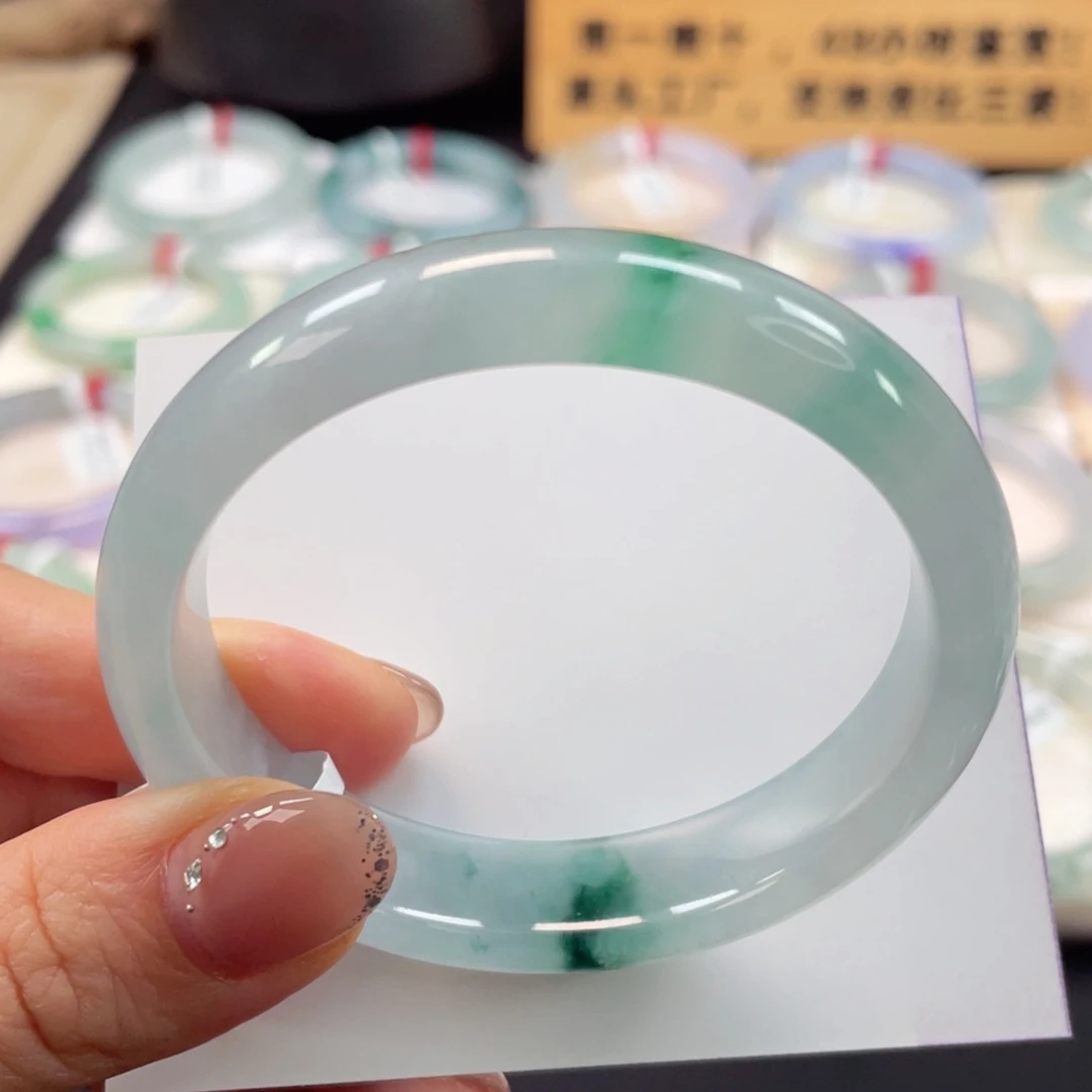 未镶嵌手镯翡翠8号冰底飘绿贵妃强推
