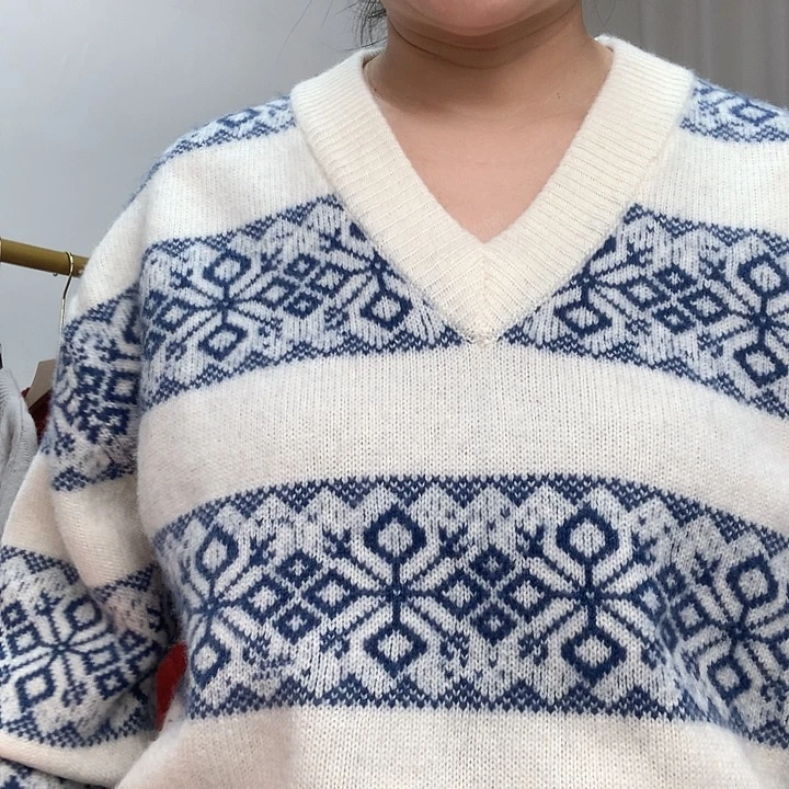 女士羊绒v领提花299